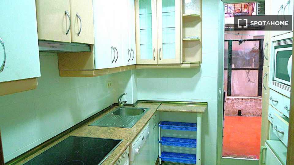Double room Madrid, 1 bed, 110m² — photo 4