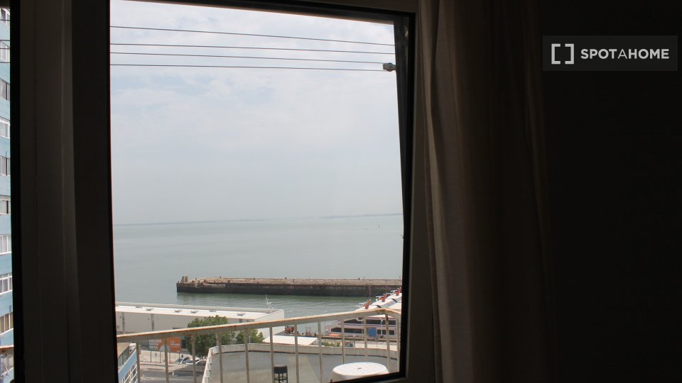 Apartment Lisbon, 2 beds, 106m² — photo 7