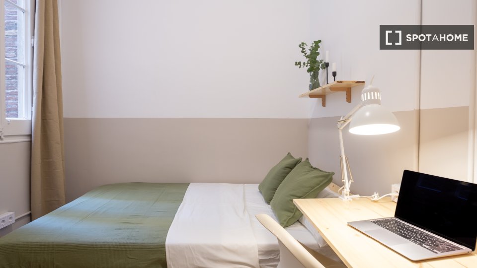 Double room Barcelona, 4 beds, 90m² — photo 17