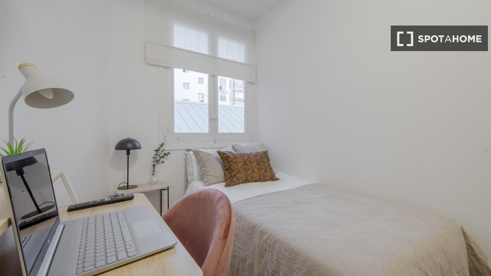 Double room Madrid, 6 beds, 120m² — photo 2