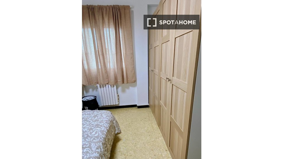 Double room Zaragoza, 4 beds, 92m² — photo 19