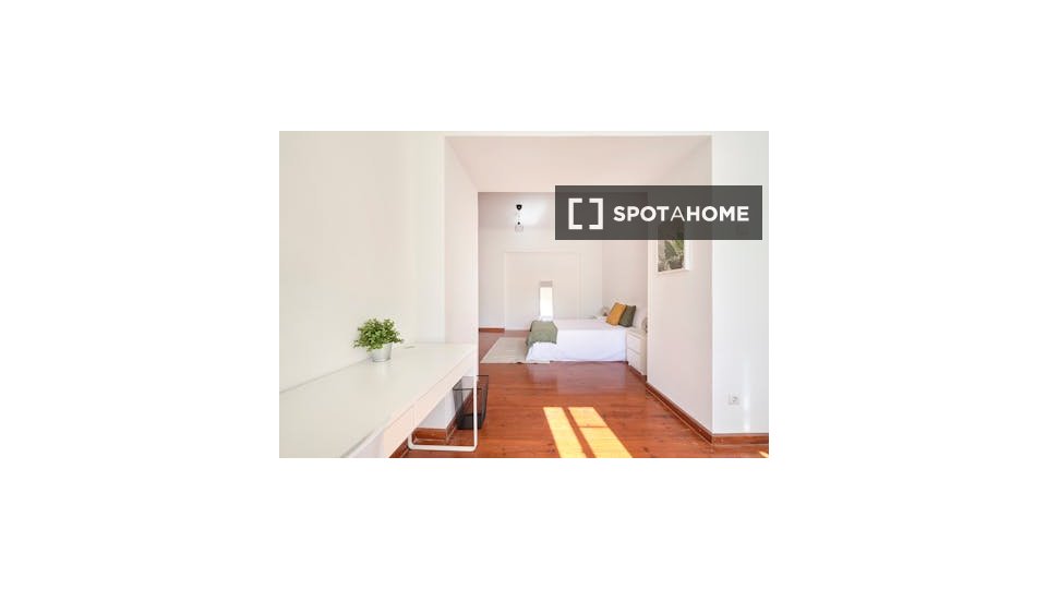 Double room Lisbon, 6 beds — photo 19
