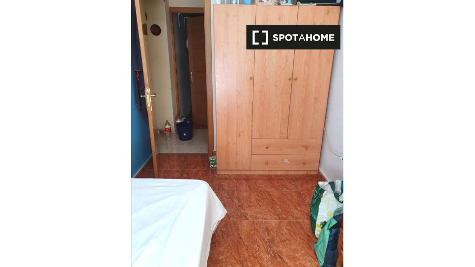 Rooms for rent in 4bedroom apartment in Batallas, Leganés (ref 615388