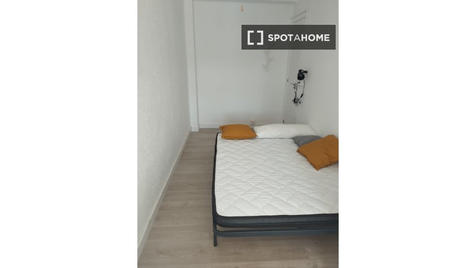 Double room Madrid, 4 beds, 94m² — photo 9
