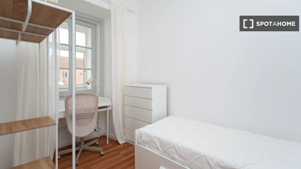 Double room Lisbon, 6 beds — photo 1