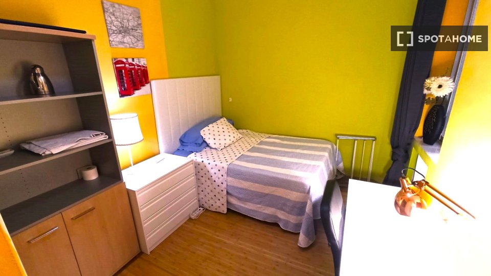 Double room Madrid, 6 beds, 300m² — photo 1