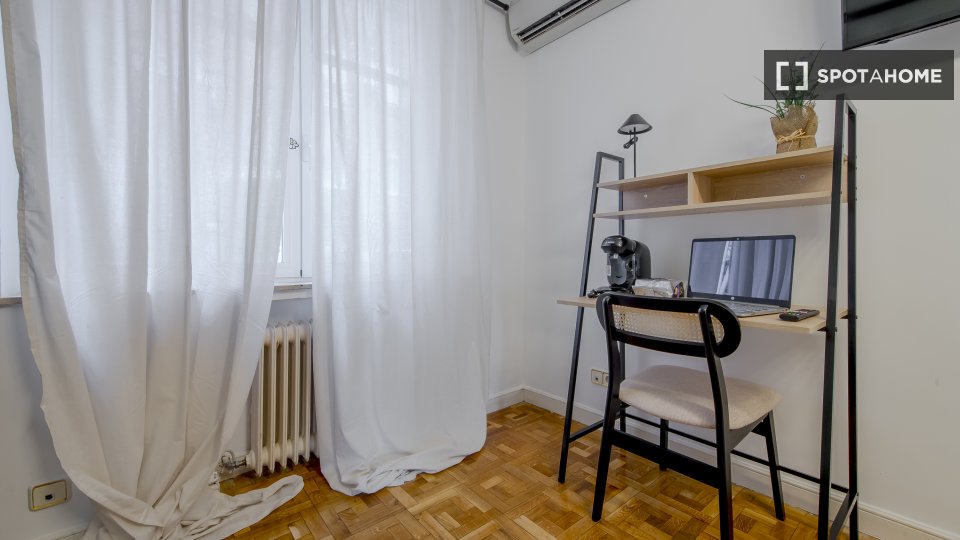 Double room Madrid, 9 beds, 190m² — photo 12