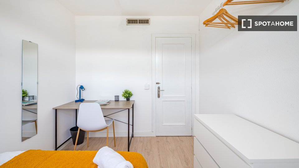 Double room Madrid, 17 beds — photo 18