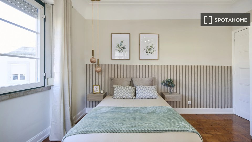 Double room Lisbon, 4 beds — photo 12