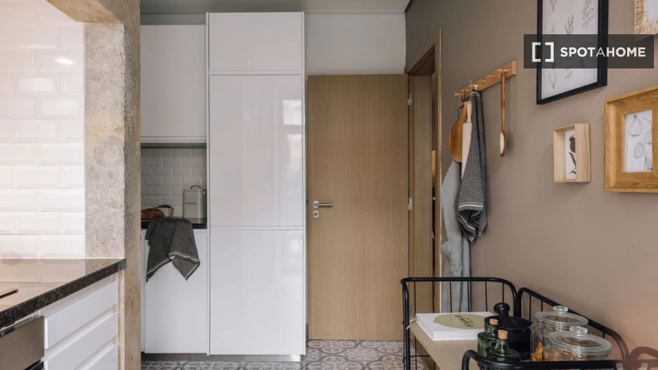 Apartment Lisbon, 2 beds, 115m² — photo 16