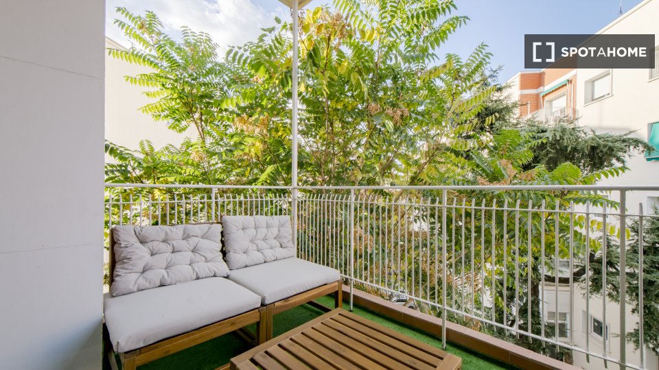 Double room Madrid, 8 beds, 150m² — photo 4