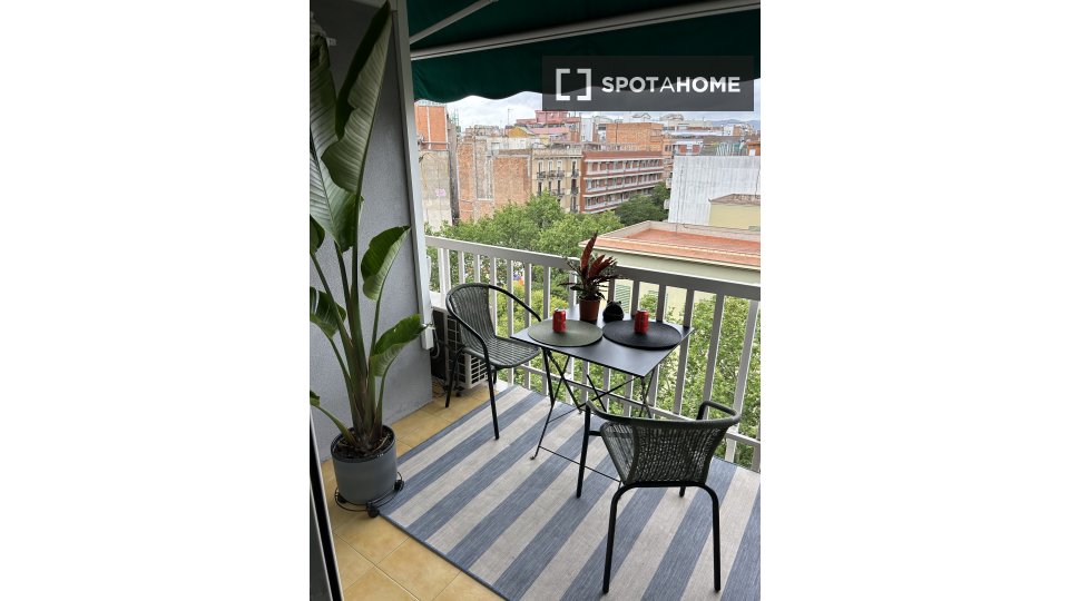 Double room Barcelona, 3 beds, 85m² — photo 1