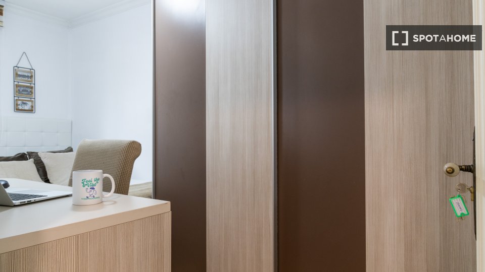 Double room Madrid, 5 beds — photo 4