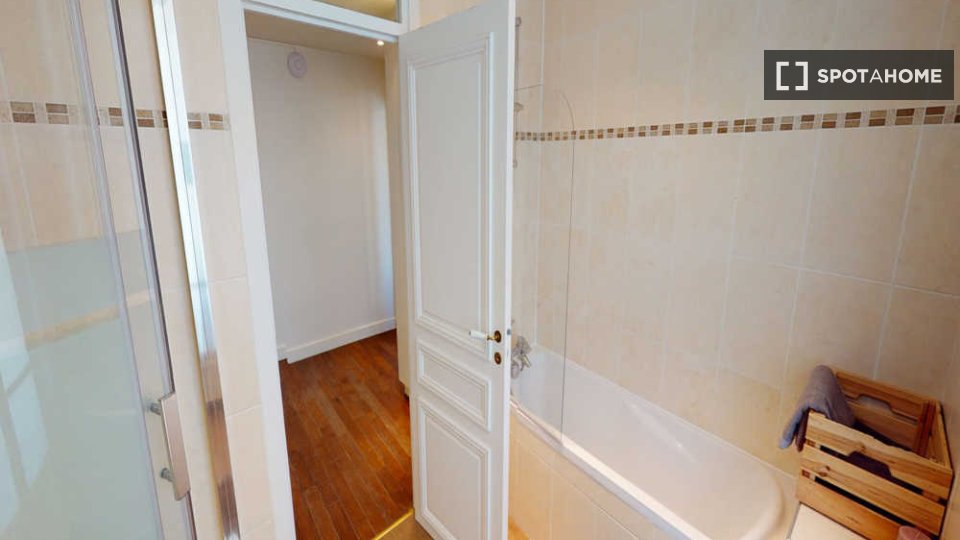 Double room Paris, 4 beds, 100m² — photo 3
