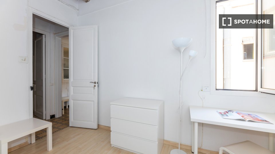 Double room Barcelona, 4 beds, 75m² — photo 12