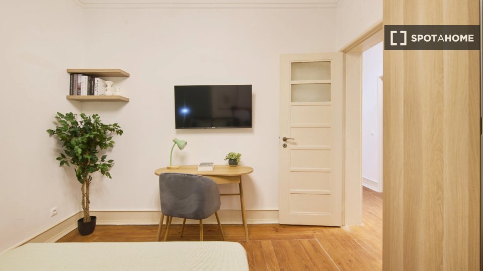 Double room Lisbon, 6 beds — photo 13