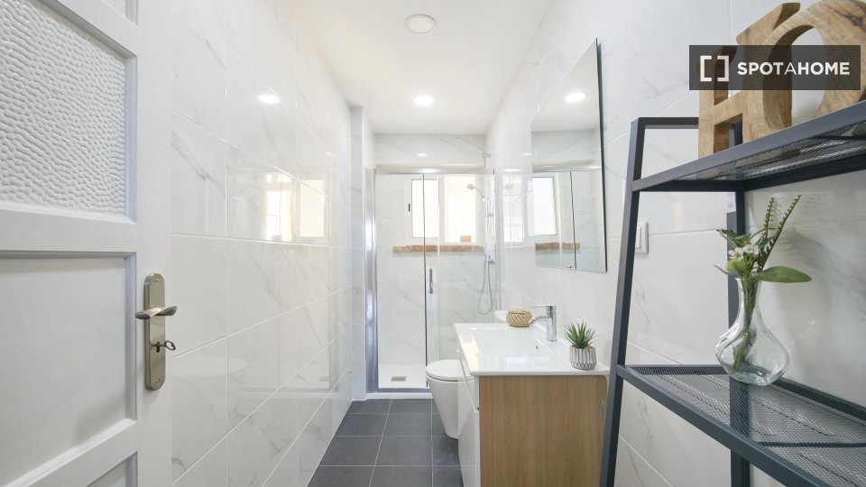 Double room Lisbon, 4 beds — photo 16