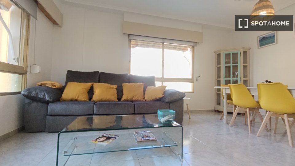 Apartment Alicante, 3 beds, 77m² — photo 2