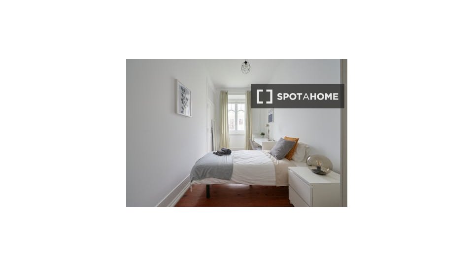 Double room Lisbon, 6 beds — photo 9