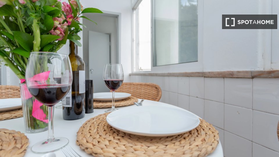 Double room Lisbon, 5 beds — photo 18