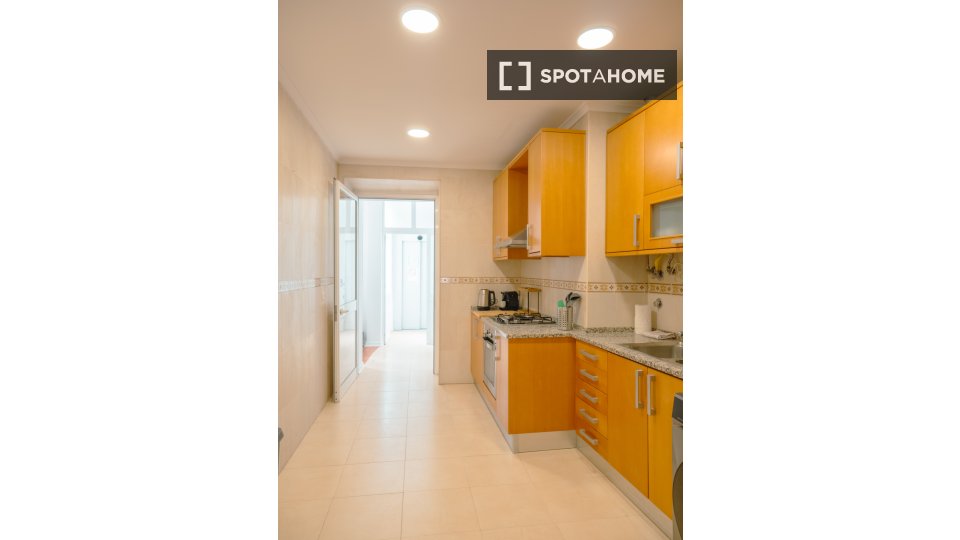 Double room Lisbon, 6 beds — photo 14