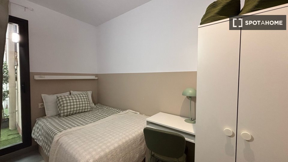 Double room Barcelona, 4 beds, 90m² — photo 9