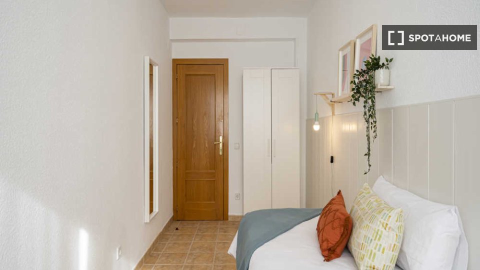 Double room Madrid, 25 beds — photo 41