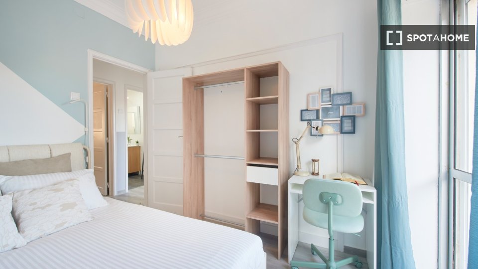Double room Lisbon, 4 beds — photo 50