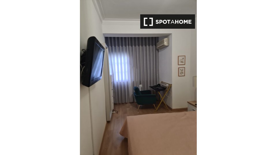 Apartment Lisbon, 2 beds, 80m² — photo 13