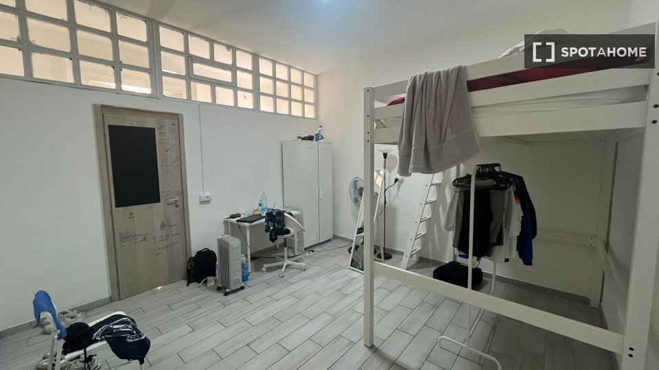 Double room Naples, 8 beds — photo 10