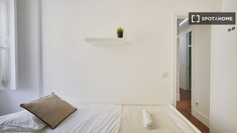 Double room Lisbon, 9 beds — photo 18