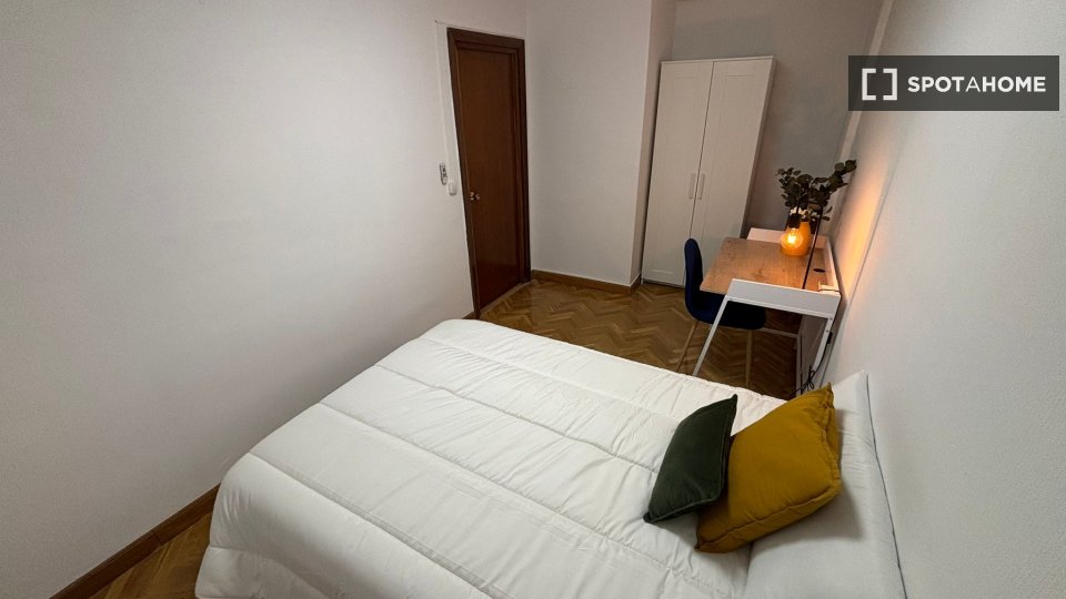 Double room Madrid, 9 beds, 200m² — photo 12