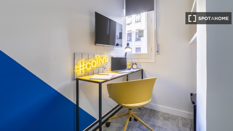 Double room Madrid, 10 beds, 162m² — photo 10