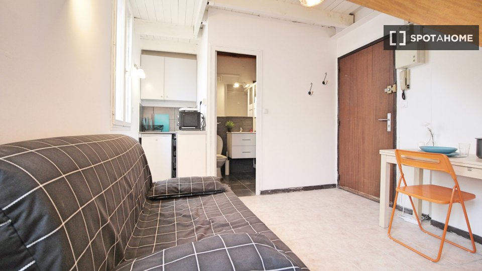 Double room Marseille, 1 bed — photo 8