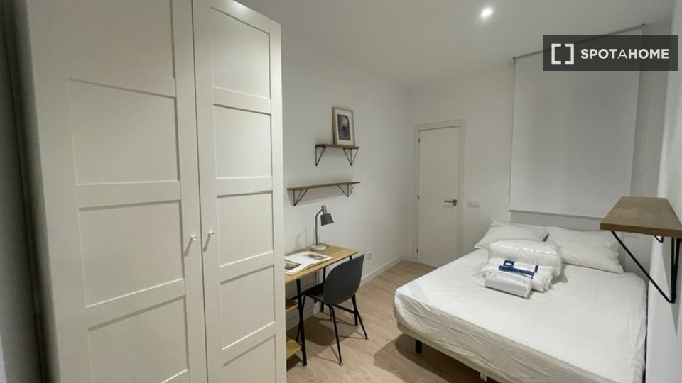 Double room Madrid, 12 beds — photo 12