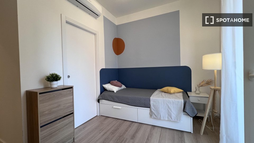 Double room Bologna, 3 beds — photo 6