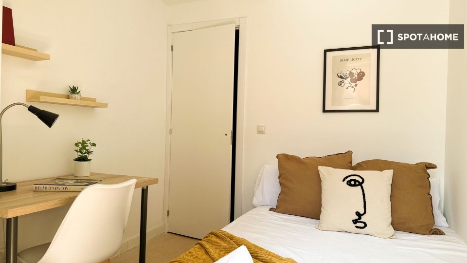 Double room Madrid, 18 beds — photo 33