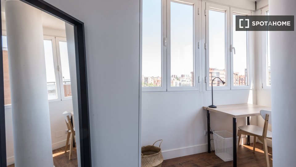 Double room Madrid, 5 beds, 98m² — photo 6