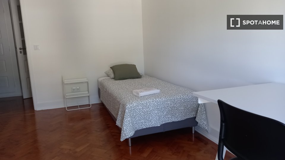 Double room Lisbon, 5 beds, 130m² — photo 12