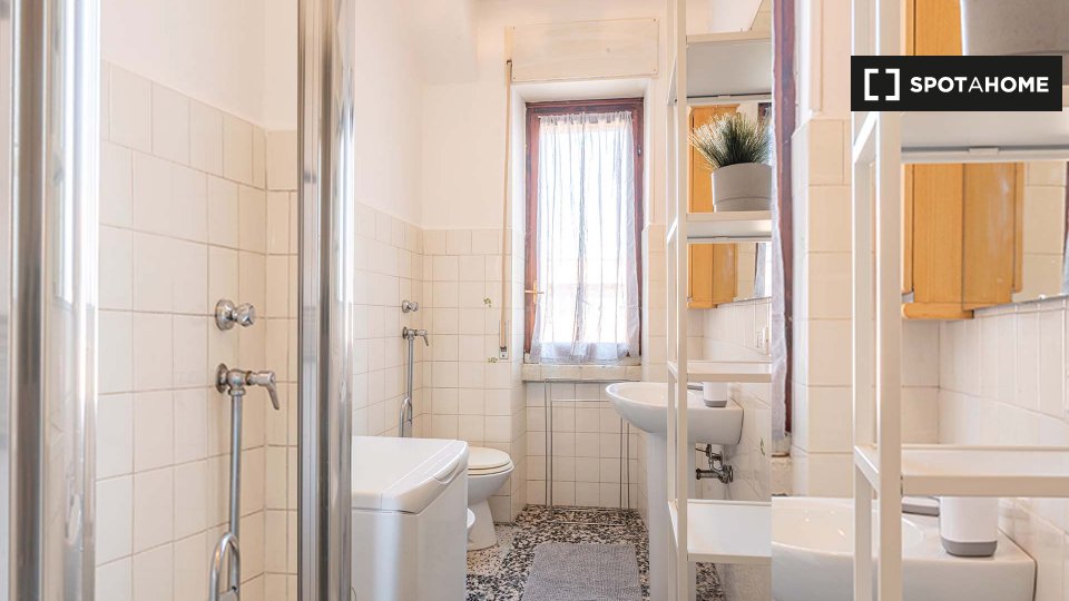 Double room Milan, 3 beds, 80m² — photo 12