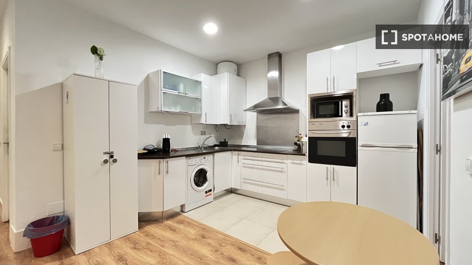 Double room Madrid, 3 beds — photo 14