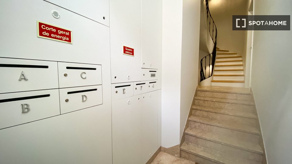 Apartment Lisbon, 2 beds, 62m² — photo 17