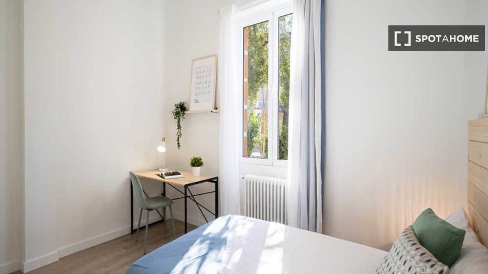Double room Madrid, 17 beds — photo 43