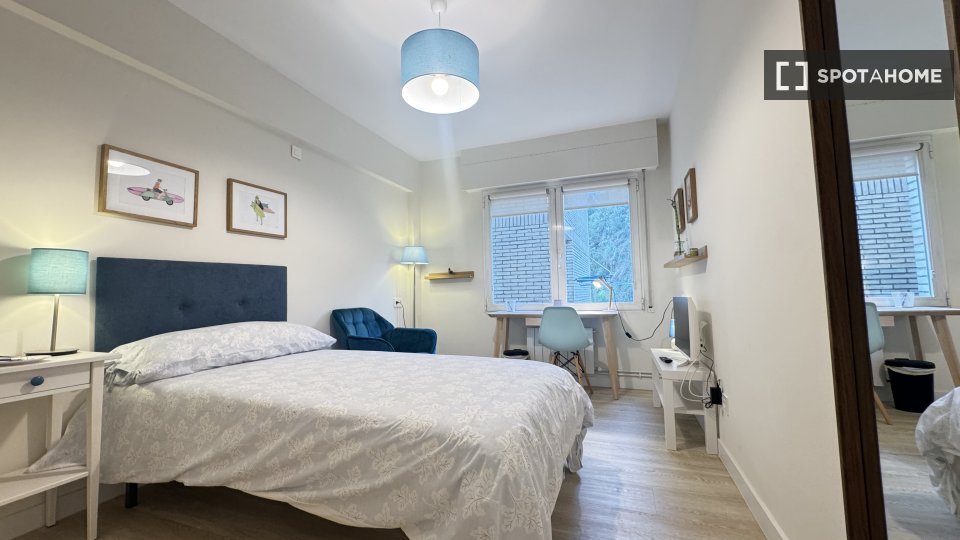 Habitación en piso compartido en alquiler en La Peña, Bilbao.
