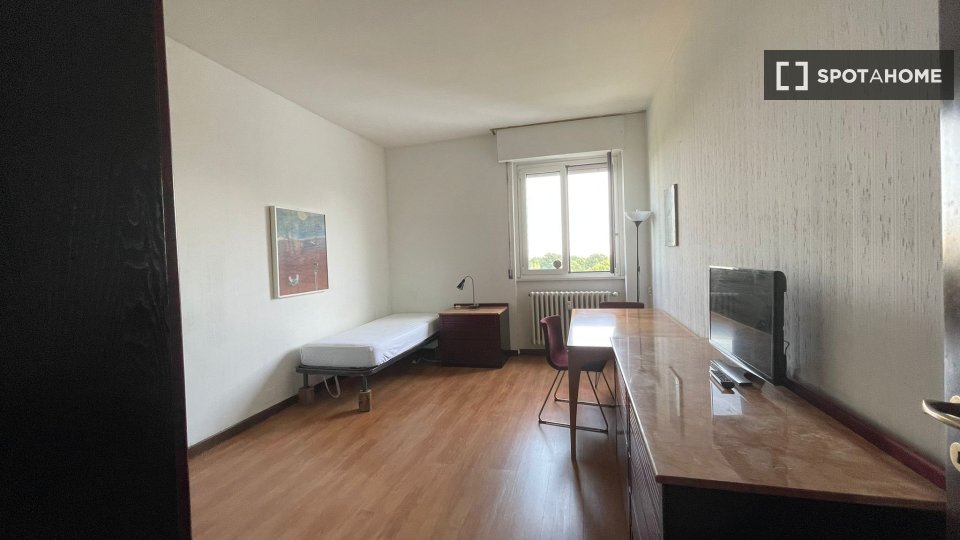 Double room Milan, 3 beds, 140m² — photo 1