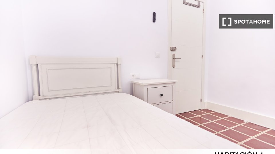 Double room Seville, 5 beds — photo 40