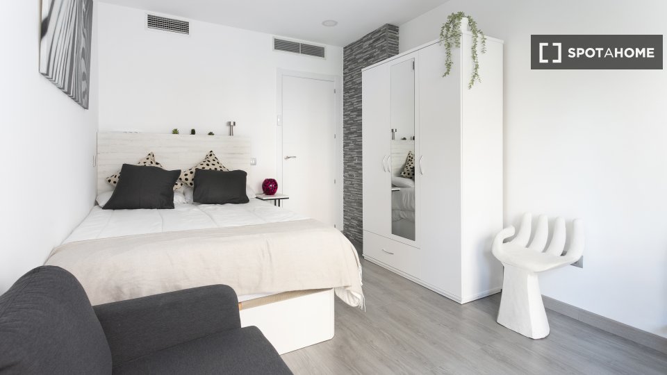 Double room Madrid, 3 beds — photo 12