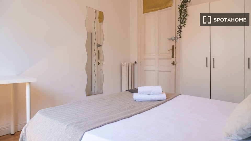 Double room Madrid, 7 beds, 100m² — photo 26
