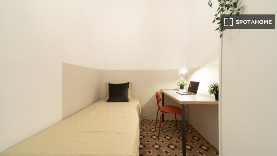 Double room Barcelona, 10 beds, 180m² — photo 8