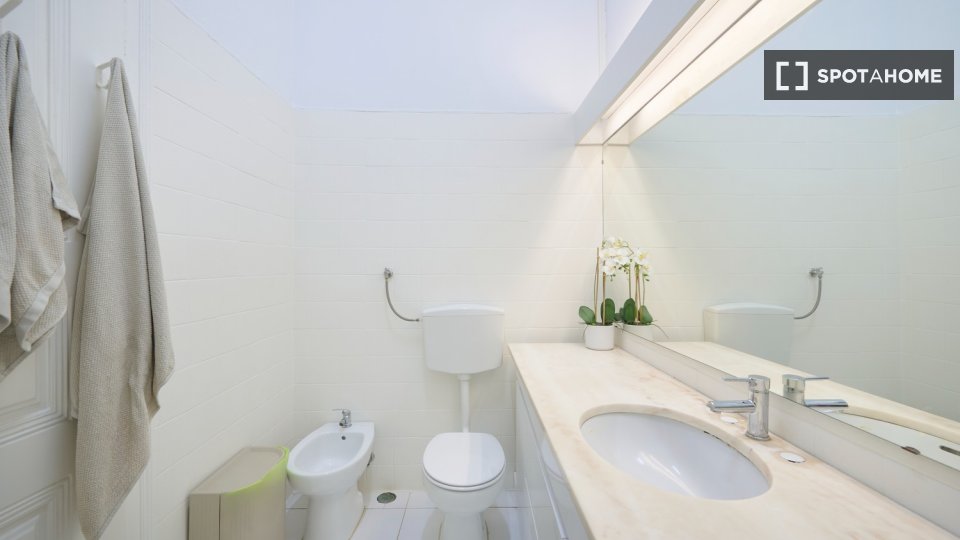 Double room Lisbon, 9 beds — photo 42
